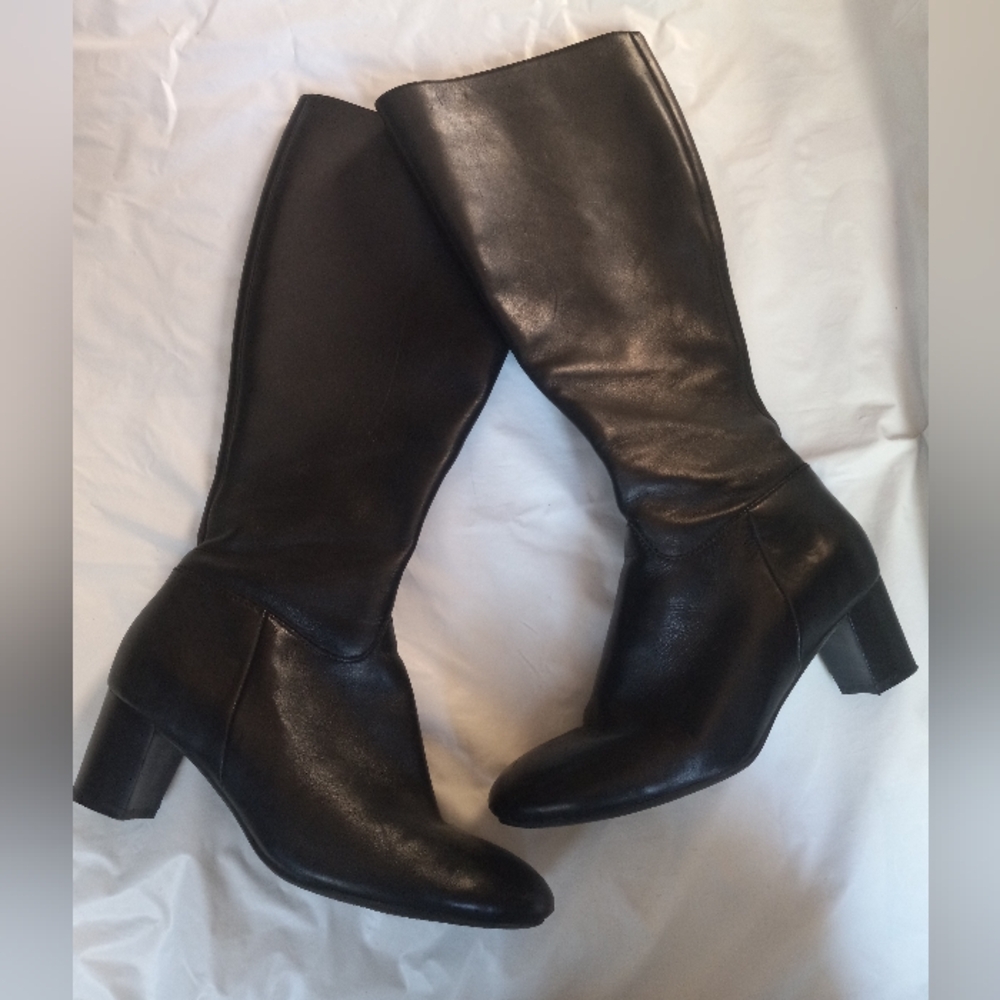 ECCO Black Leather Heeled Boots Size 38-7.5 US